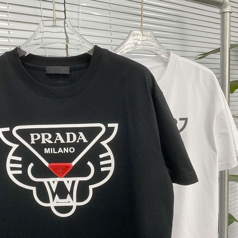 世界中で大人気♪プラダ タイガー コットンTシャツ 偽物 2色 puu33769N級品