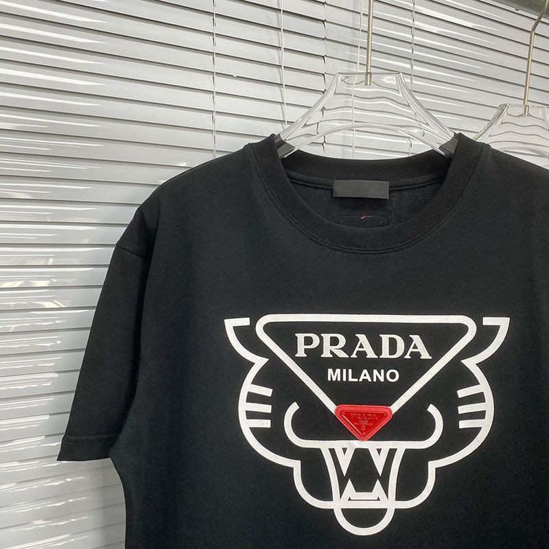 世界中で大人気♪プラダ タイガー コットンTシャツ 偽物 2色 puu33769代引きを販売