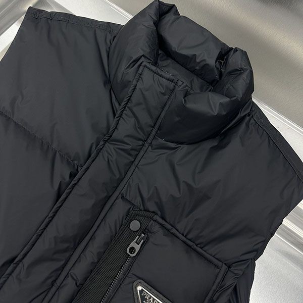 高級ブランド プラダ パデッド Re-Nylon ベスト 偽物 puu70208激安送料無料