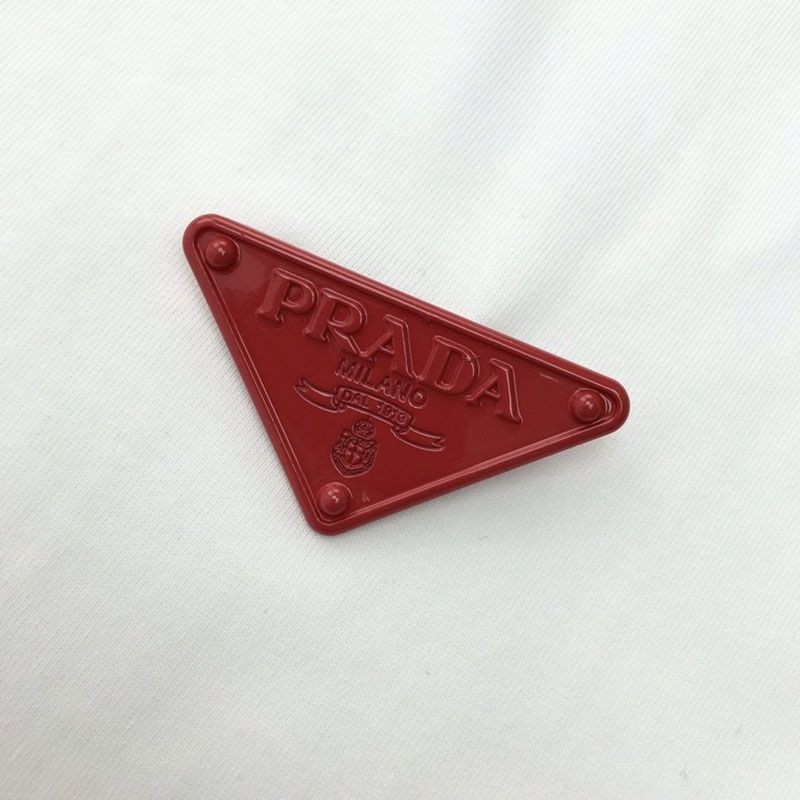 セール新作プラダ コピー コントラストトライアングル ロゴ コットンTシャツ ホワイト pux55313高い品質