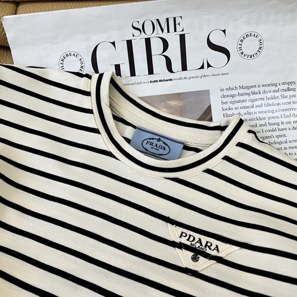 【人気商品】プラダ ストライプのTシャツ 偽物 puz20436高い品質