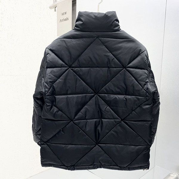 プラダ フード付きショートダウンジャケット コピー puz30190通販