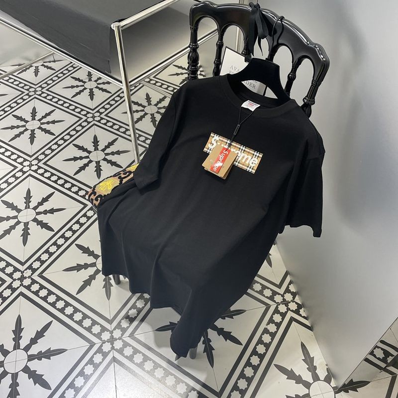 大人気!!新色最強コラボ シュプリーム × バーバリー ボックスロゴ Tシャツ 偽物 Sha47487代引きを販売