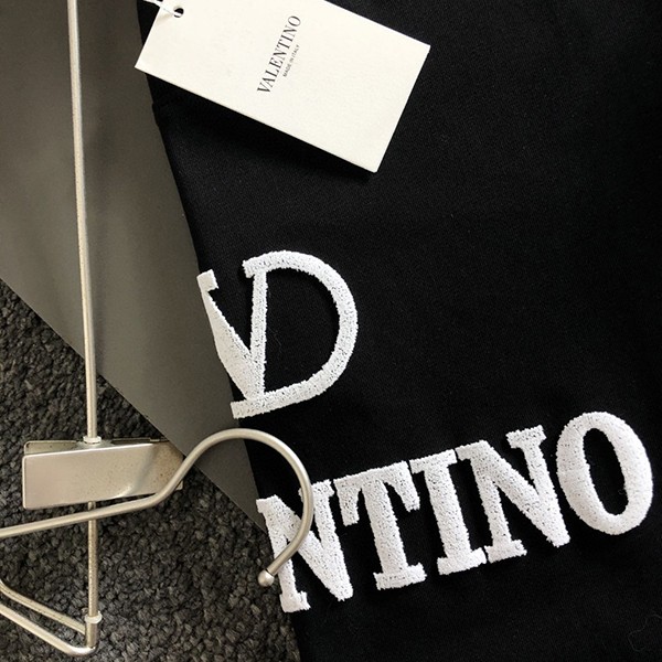 大人気!!新色ヴァレンティノ VLTNロゴ コットンパッチワーク Tシャツ コピー Vub00467通販