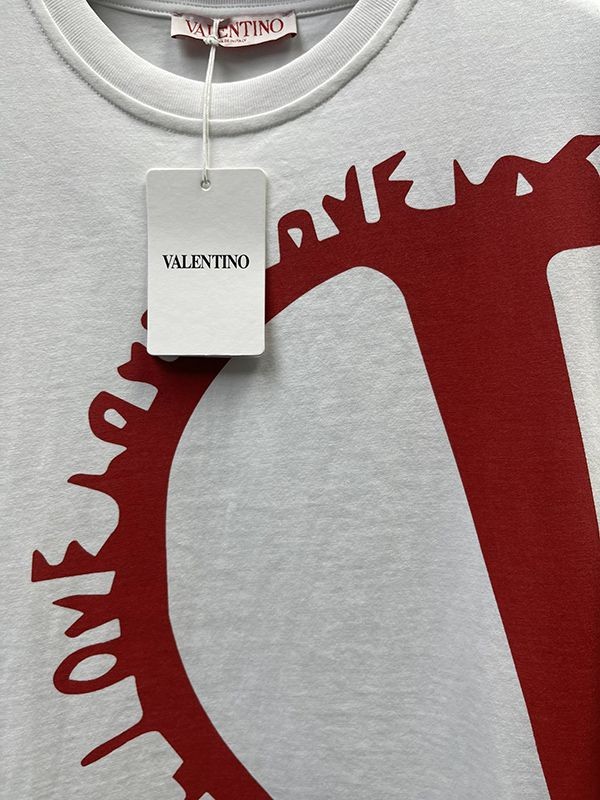 入手困難 ヴァレンティノ 可愛いTシャツ スーパーコピー Vuj62145高い品質