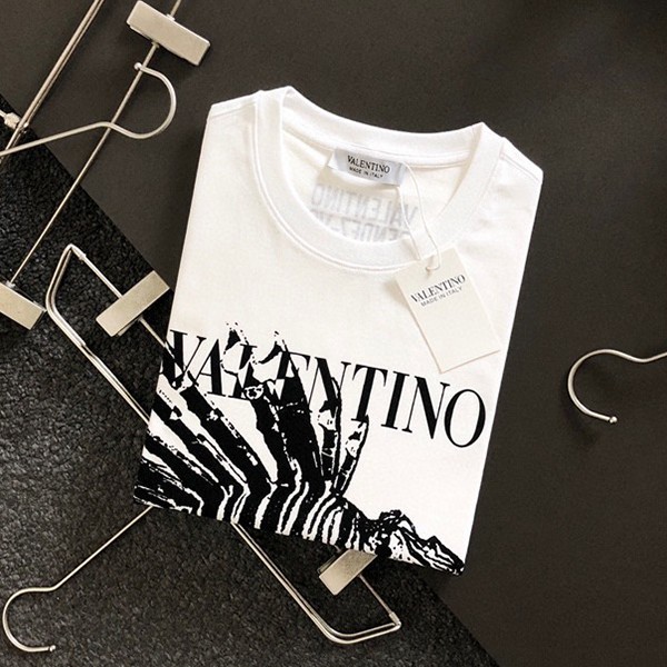 大人気！ヴァレンティノ VLTNロゴ コットンパッチワーク Tシャツ コピー Vum74067高い品質