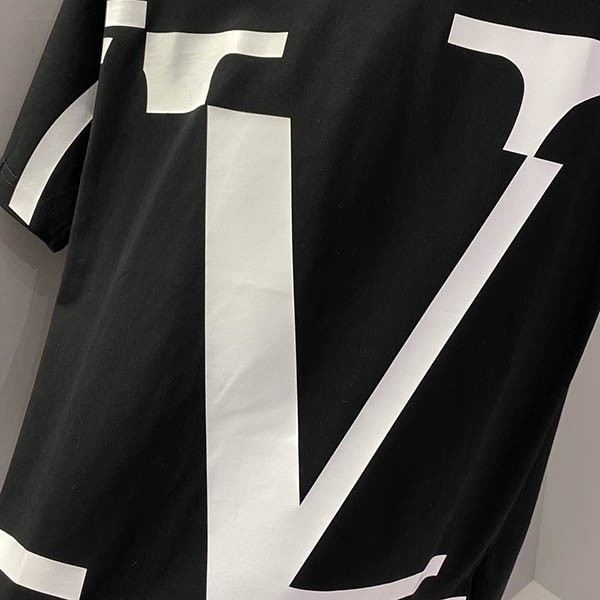 ヴァレンティノ Tシャツ 偽物 VLTN コットンロゴ Tシャツ 2色 Vut28423激安送料無料