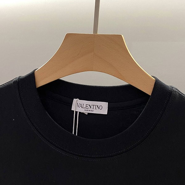 ヴァレンティノ Tシャツ 偽物 VLTN コットンロゴ Tシャツ 2色 Vut28423N級品