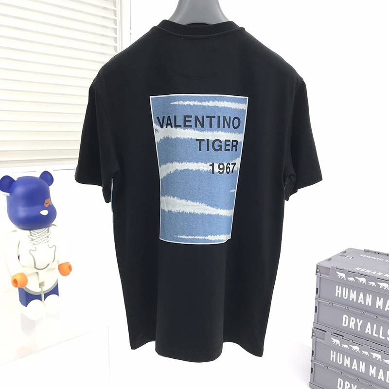 【人気商品】ヴァレンティノ タイガー1976 Tシャツ スーパーコピー Vuw47918通販