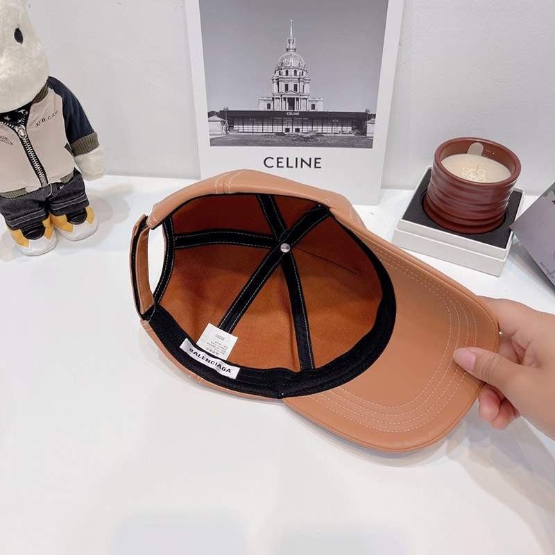 送料込 バレンシアガ ラムズウール レザーキャップ 偽物 bax09717代引きを販売