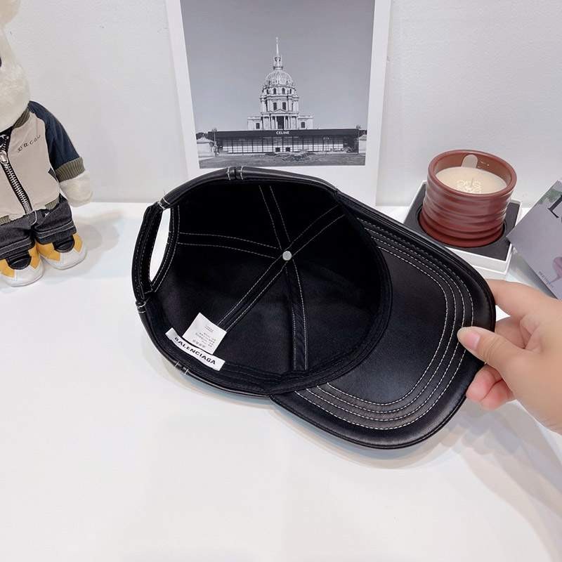 ☆超人気☆バレンシアガ ラムズウール レザーキャップ コピー bay11829代引きを販売