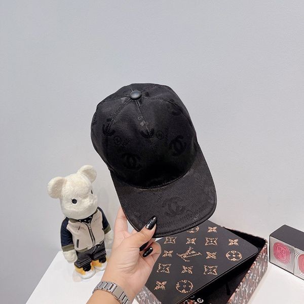 目を惹くカラーシャネル ダックビルキャップ コピー スパンコール CCマーク 4色 shk00548通販