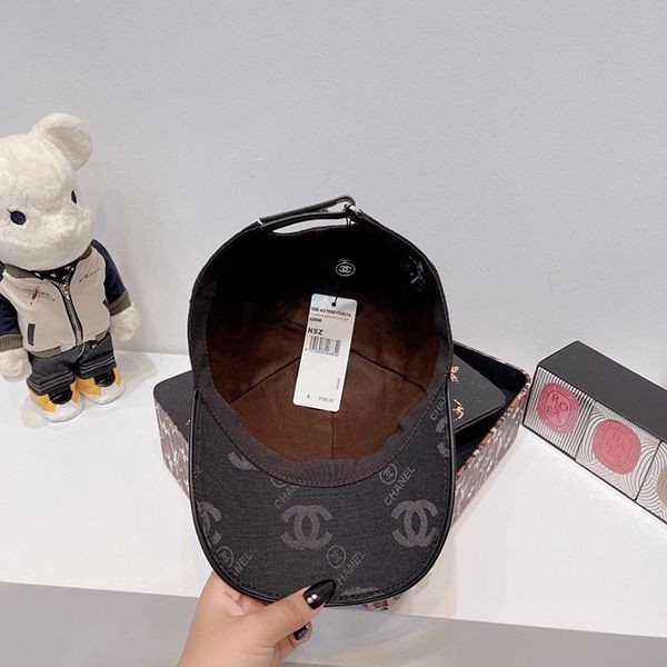目を惹くカラーシャネル ダックビルキャップ コピー スパンコール CCマーク 4色 shk00548高い品質