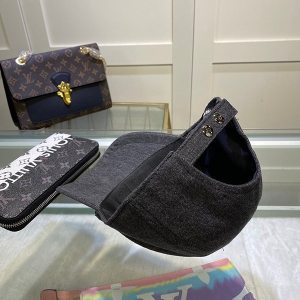 【キラッと煌めくCCマーク】シャネル ロゴキャップ 偽物 shs89570人気