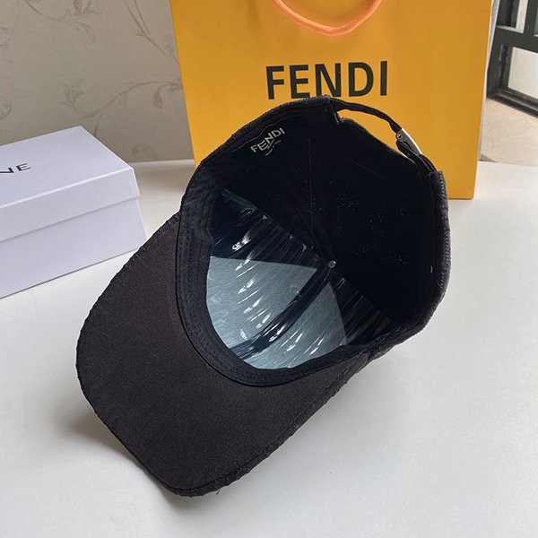 注目★フェンディコピー  FFモチーフ キャンバス ロゴ ベースボールキャップ fer93871代引きを販売