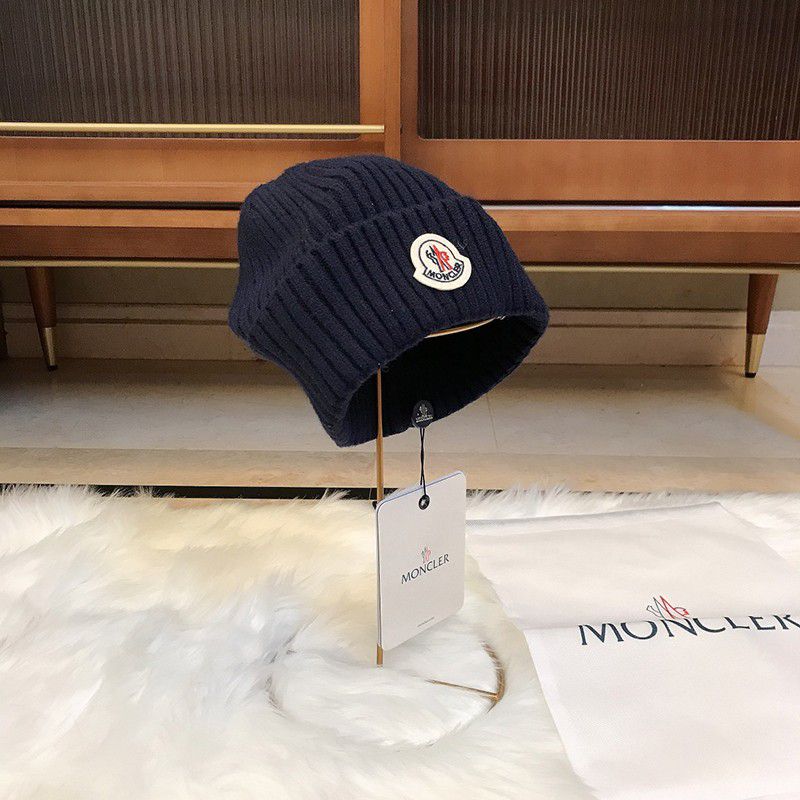 超希少！モンクレール 偽物 リブ ビーニー ロゴ パッチ ニット帽 mod90723代引きを販売