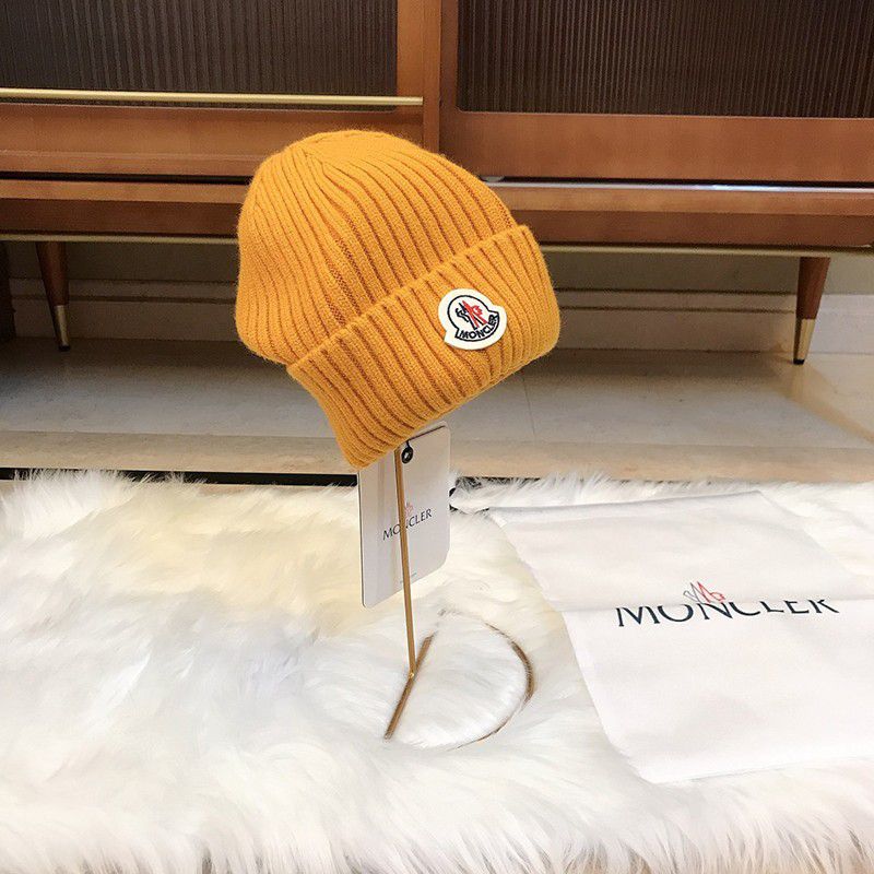 稀少 モンクレール 偽物 リブ ビーニー ロゴ パッチ ニット帽 mot70827代引きを販売