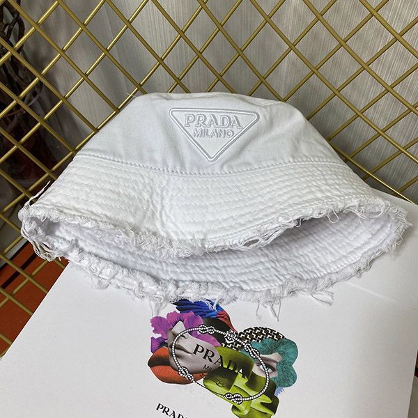 可愛いプラダ ドリル バケットハット 偽物 ホワイト pus04260N級品