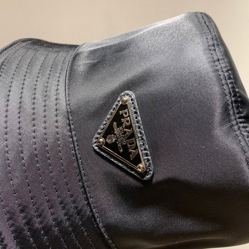 超希少！プラダ☆Re Nylon ロゴ付き バケットハット コピー puz97823激安送料無料
