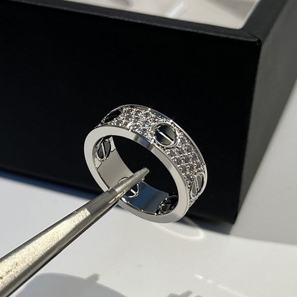 超希少！カルティエ LOVE リング 偽物 ダイヤモンド Buf02758代引きを販売
