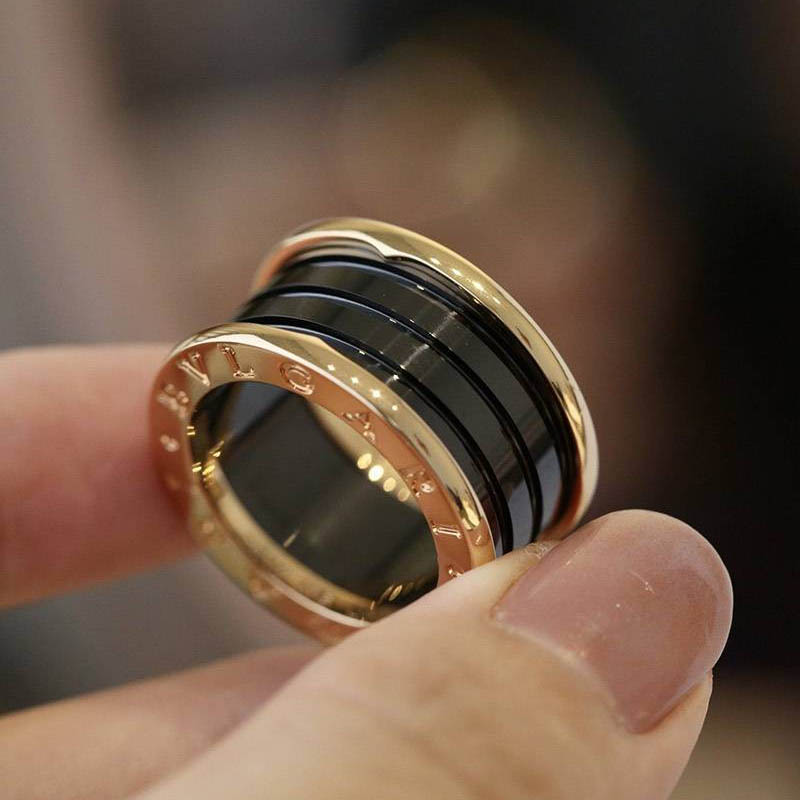 大人気!! 高品質♪♪♪ブルガリ  B.ZERO1 18Kゴールド 1バンドリング コピー But37151代引きを販売