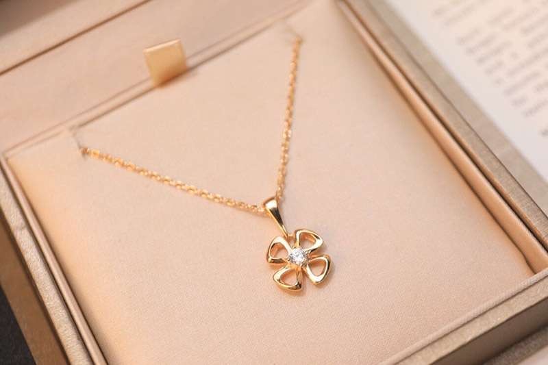 ★日本!!人気！ギフトに最適♪ ブルガリ コピー ダイヤ ネックレス 18K ゴールド But97682品質保証