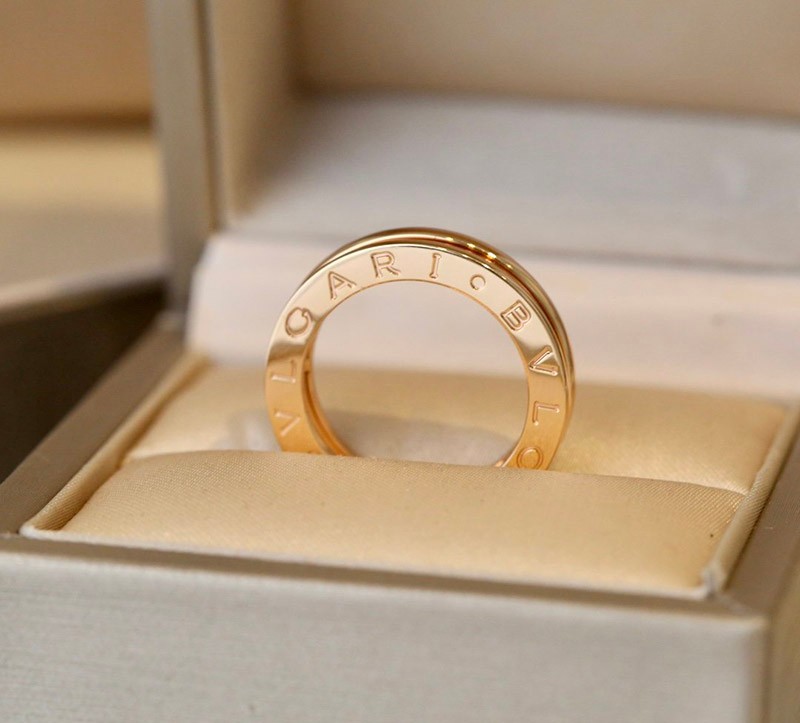 ブルガリ コピー 18K ゴールド ビー・ゼロワン 1バンドリングお洒落に♪ Buu01267N級品