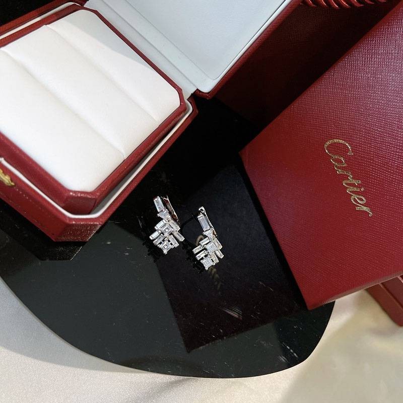 可愛いリフレクション ドゥ カルティエ イヤリング スーパーコピー kag51638代引きを販売