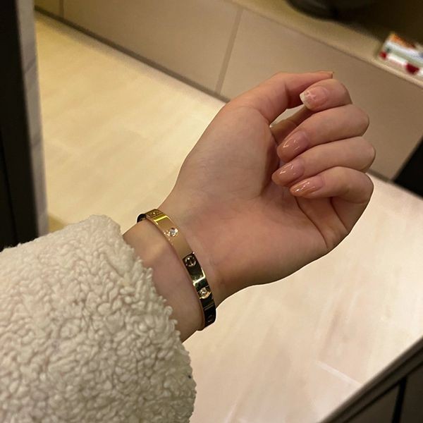 高品質♪♪♪カルティエ LOVE ブレスレット  コピー kal87671代引きを販売