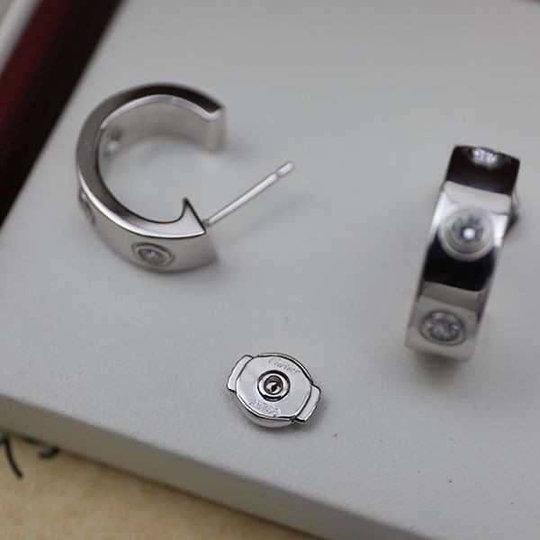 日本未入荷 カルティエ ギフトに◎LOVE ピアス コピー kaz66343高い品質