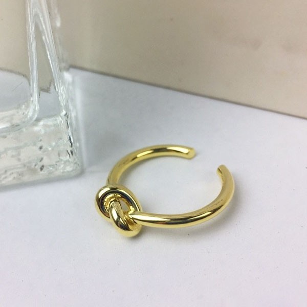 人気No1セリーヌ 偽物 ノット リング 3色 Cee07695代引きを販売