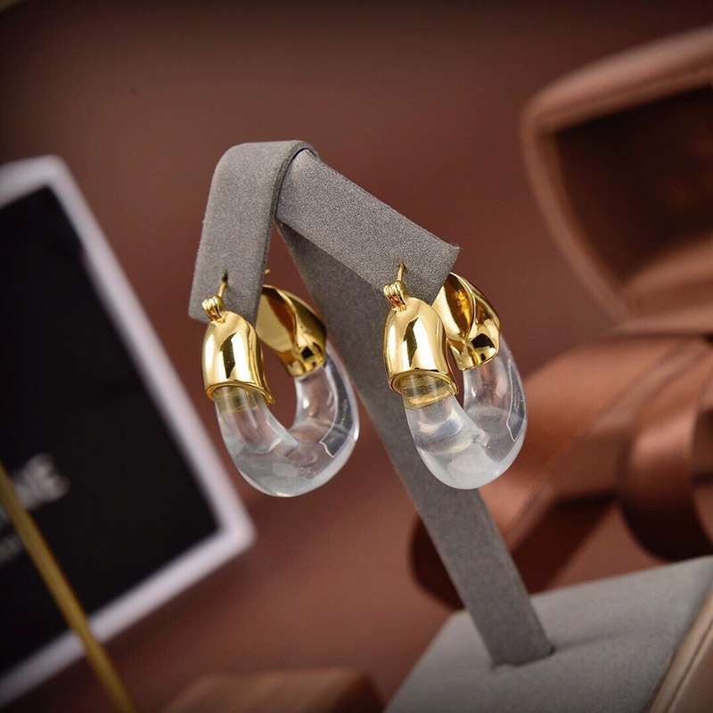 人気No1セリーヌ トリオンフ コピー ピアス Ces93571最高級