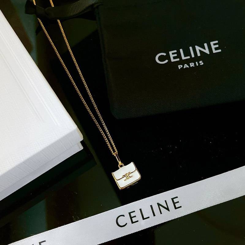 超希少！セリーヌ 偽物 トリオンフ バッグペンダント Cet13860通販