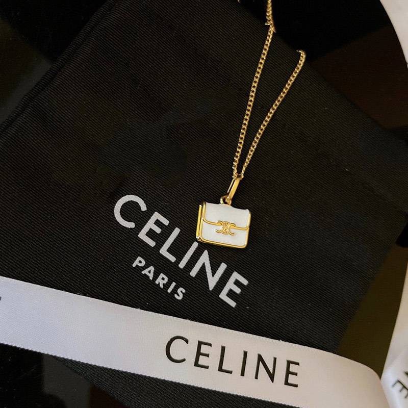 超希少！セリーヌ 偽物 トリオンフ バッグペンダント Cet13860代引きを販売