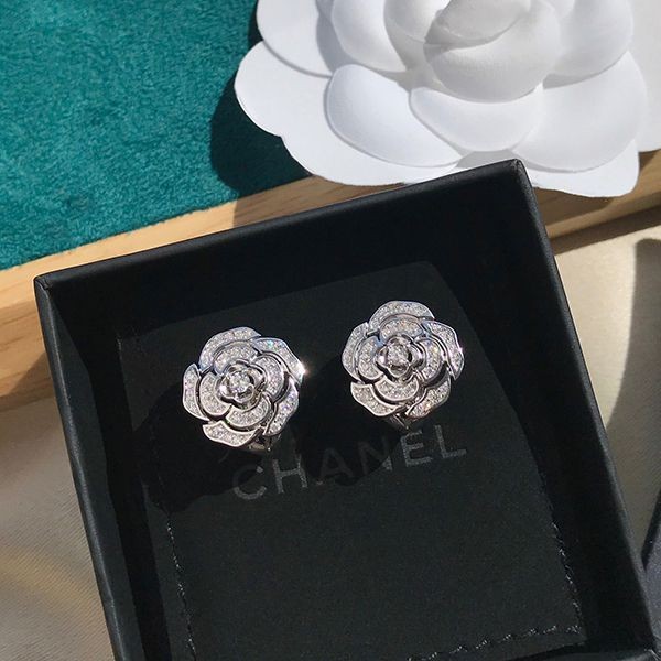 ★日本!!人気！シャネル ダイヤモンドカメリアピアス スーパーコピー J12072通販