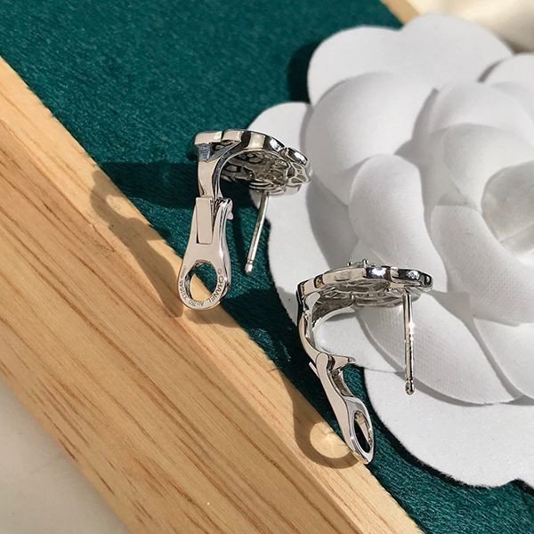 ★日本!!人気！シャネル ダイヤモンドカメリアピアス スーパーコピー J12072人気
