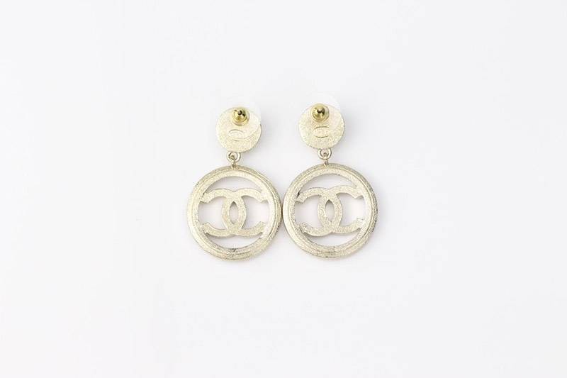 世界中で大人気♪シャネル 偽物 CCロゴ ピアス  レジン & パール shn54546高い品質