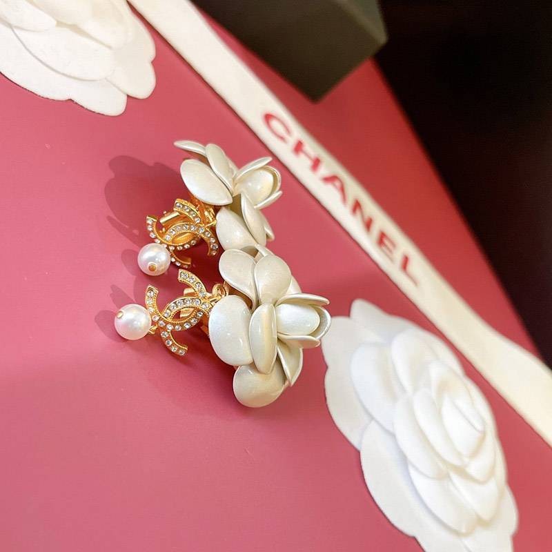 《大人気》シャネル スーパーコピー CCロゴ レジン & ストラス ピアス shq57713N級品