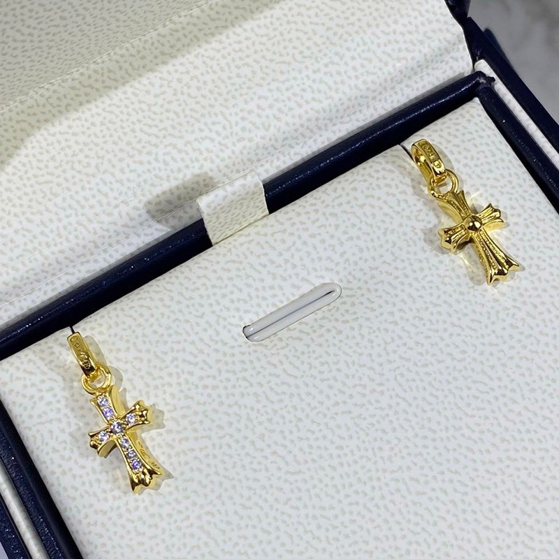 目を惹くカラー クロムハーツ ピアス コピー CHクロス 22K&ダイヤモンド Kua60908最高級