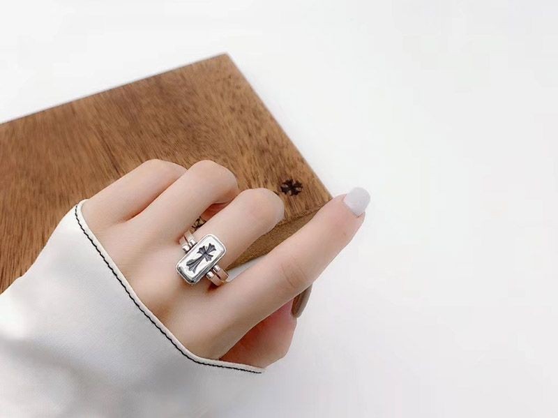 定番人気 クロムハーツ CHクロス リング シルバー コピー Kus78518最高級