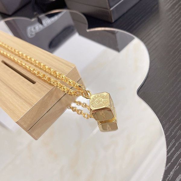 ギフトに最適 クロムハーツ サイコロ チャーム ペンダント 偽物ネックレス Kuw23328高い品質