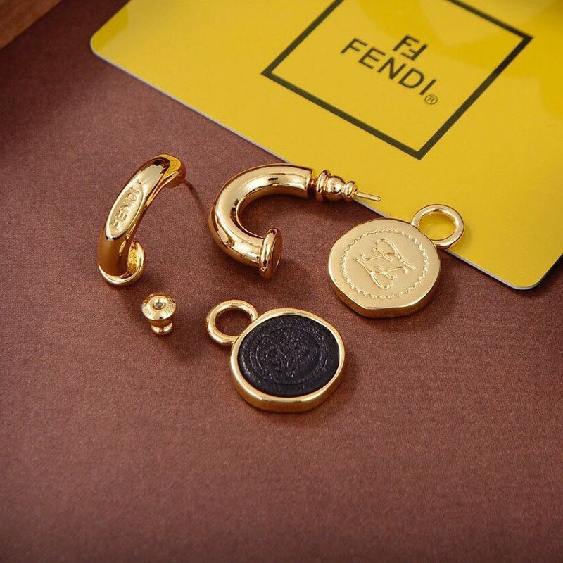 ★日本!!人気！フェンディ カーリグラフィ ピアス スーパーコピー fea42215激安送料無料