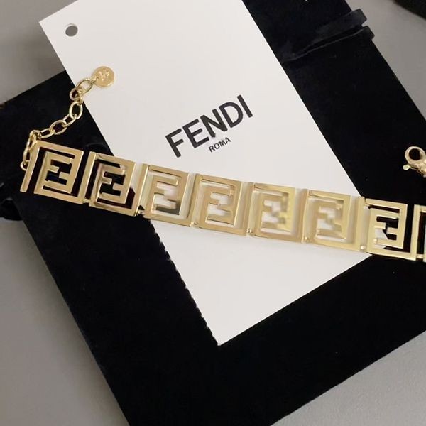 送料込 フェンダーチェ ゴールドカラー ブレスレット 偽物 feu10442高い品質