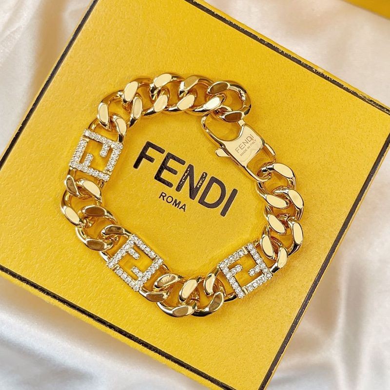 日本未発売★フェンディ★バゲット FFモチーフ ブレスレット コピー Gold few94621通販