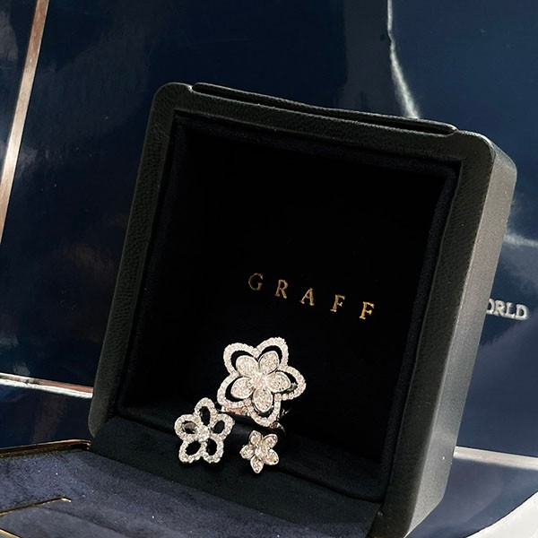 最安値挑戦 グラフ コピー GRAFF トリプル バタフライ シルエット ダイヤモンド リング RGR790N級品