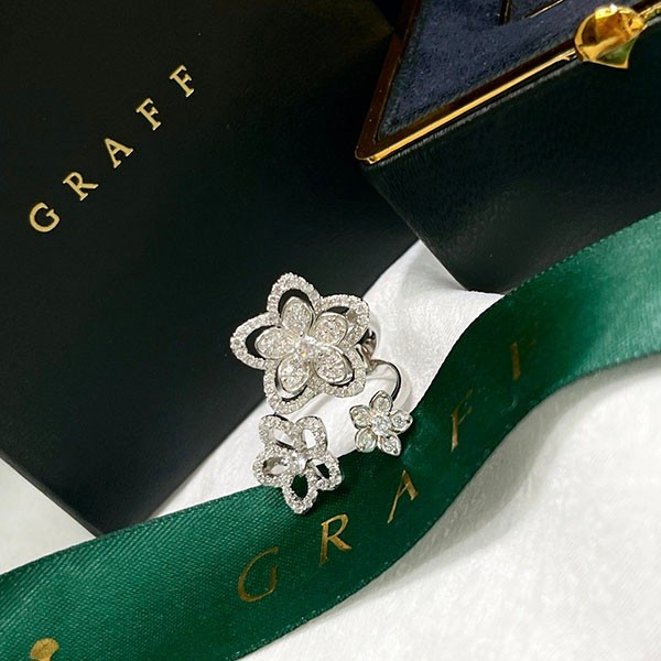 最安値挑戦 グラフ コピー GRAFF トリプル バタフライ シルエット ダイヤモンド リング RGR790品質保証