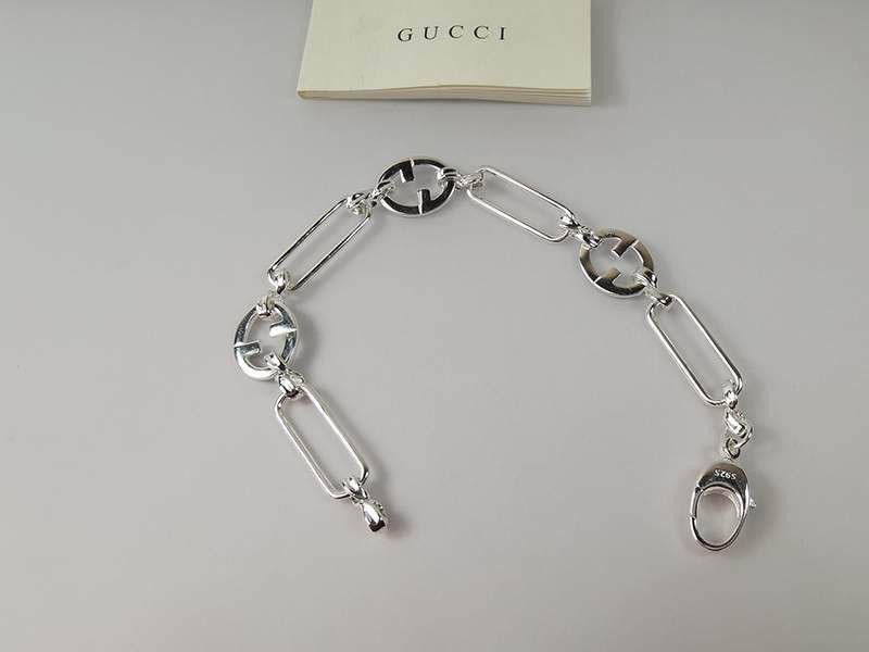 《大人気》グッチ インターロッキングG コピー シルバーブレスレット gul50674代引きを販売