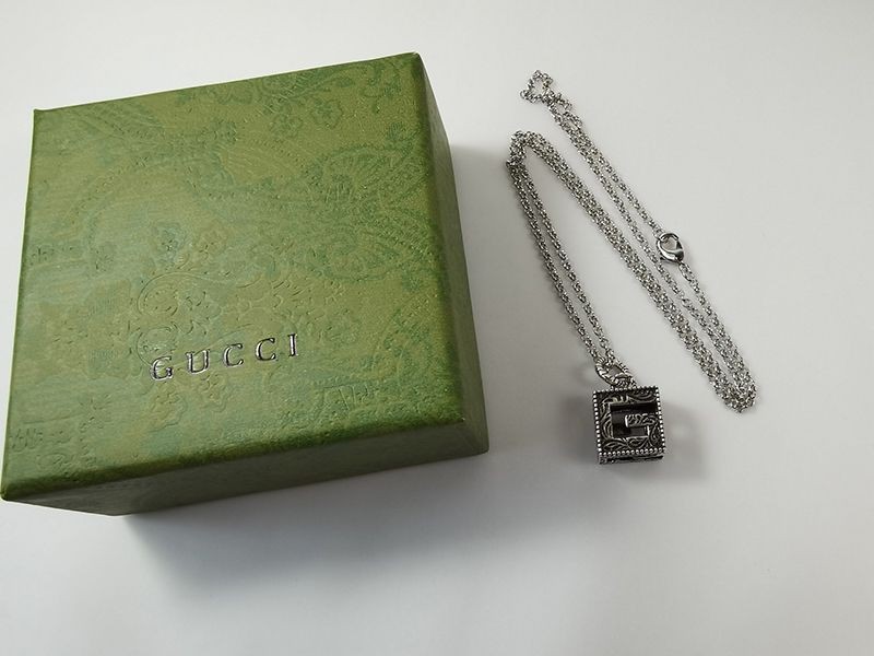 【日本未発売】グッチ ネックレス 偽物 シルバー メンズ guo21233通販