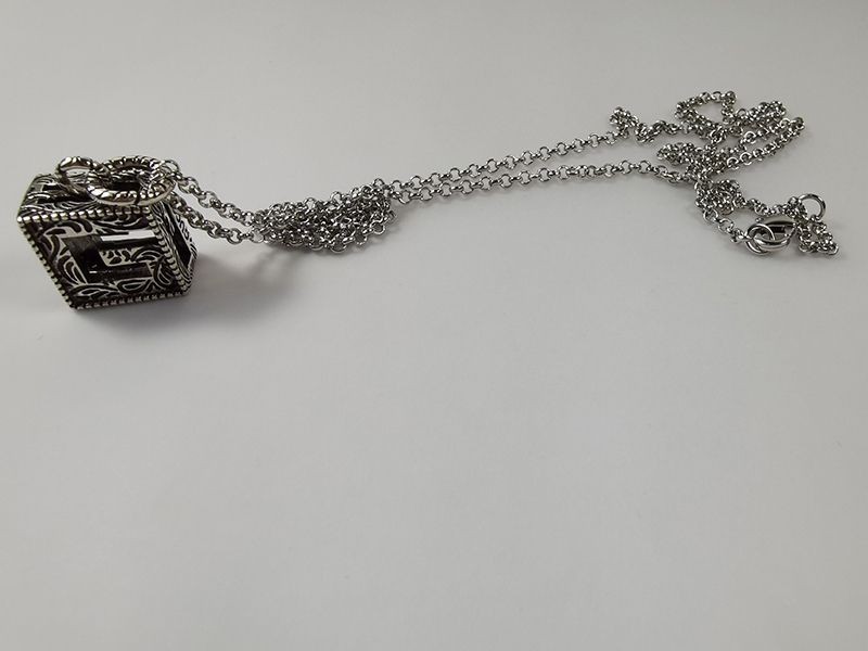 【日本未発売】グッチ ネックレス 偽物 シルバー メンズ guo21233人気