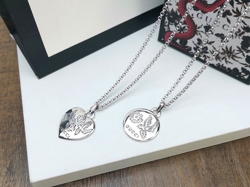 大人気！グッチ*ブラインドフォーラブシルバーネックレス 偽物*ハート guq02417